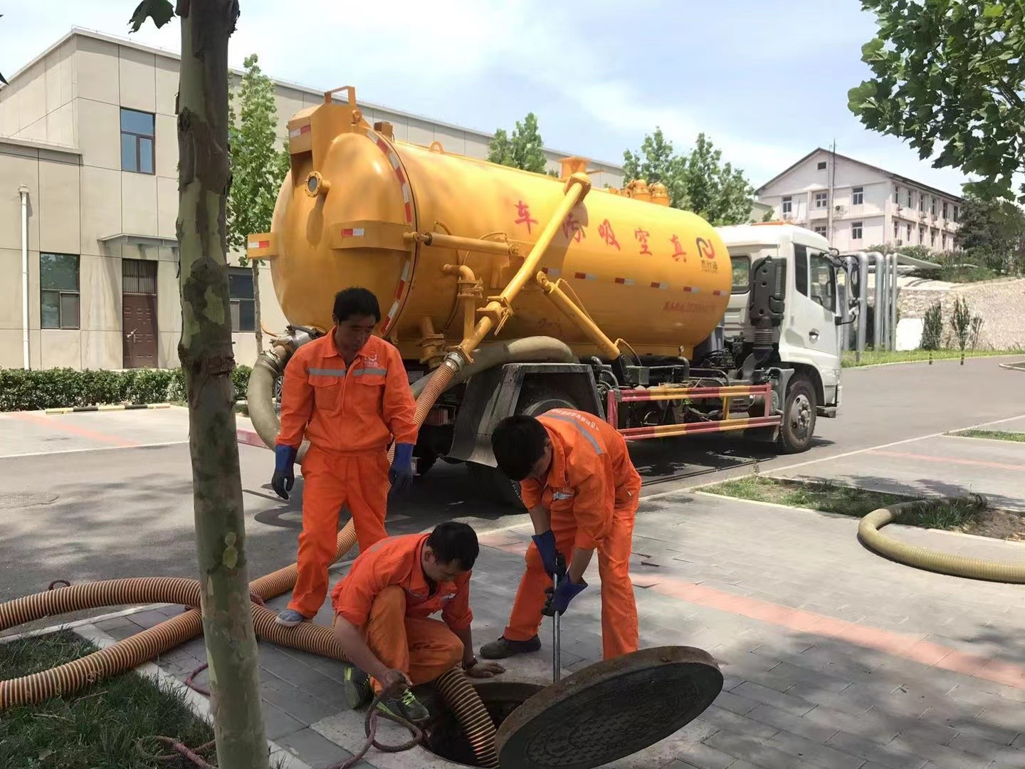 伊金霍洛化粪池清理与5-8吨吸粪车施工效率分析